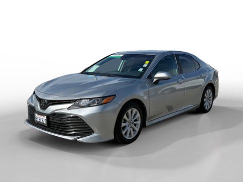 Used 2019 Toyota Camry LE FWD image 1