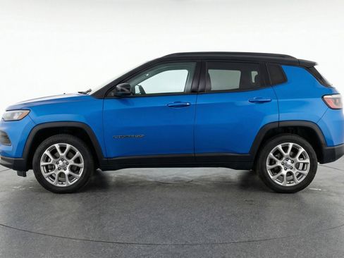 Used 2025 Jeep Compass Limited AWD/4WD image 5