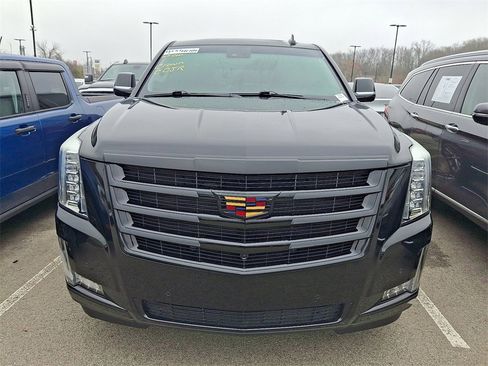 Used 2020 Cadillac Escalade Luxury w/ Escalade Sport Edition image 2