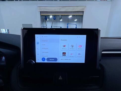 Used 2025 Toyota RAV4 XLE FWD image 24