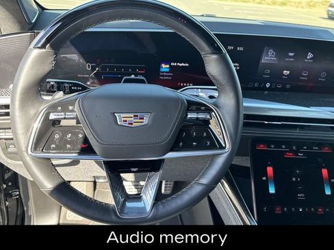 Used 2025 Cadillac Escalade V AWD/4WD image 13
