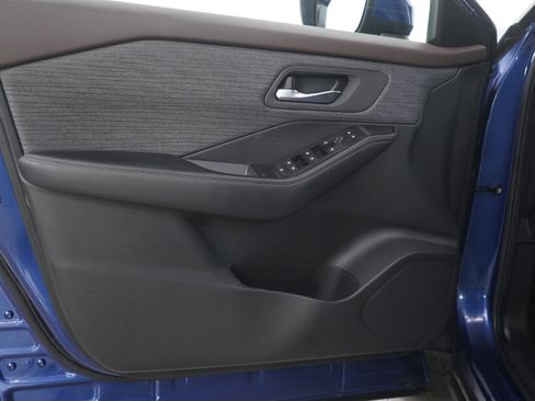 Used 2023 Nissan Rogue SV image 18