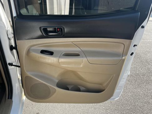 Used 2015 Toyota Tacoma PreRunner w/ SR5 Package image 26