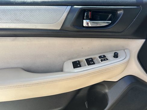 Used 2017 Subaru Outback 2.5i Premium image 10