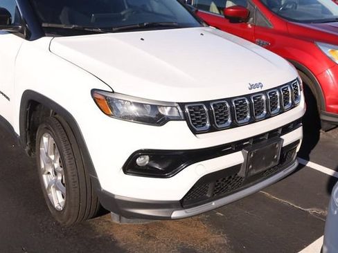 Used 2025 Jeep Compass Limited AWD/4WD image 2