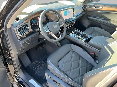 New 2026 Volkswagen Atlas SE image 11