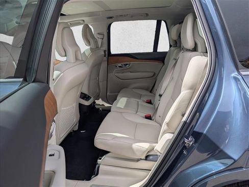 Used 2022 Volvo XC90 T5 Momentum AWD/4WD image 19
