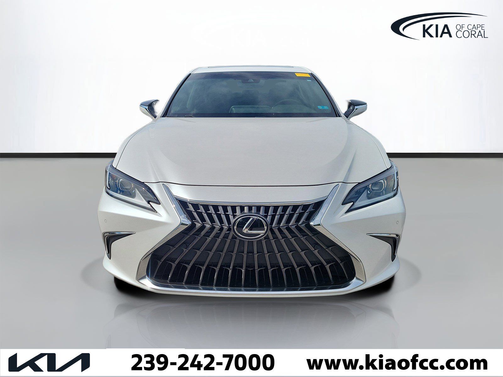 Used 2024 Lexus ES 350 w/ Premium Package FWD image 2