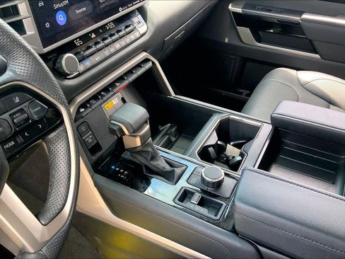 Used 2024 Toyota Tundra Limited AWD/4WD image 17