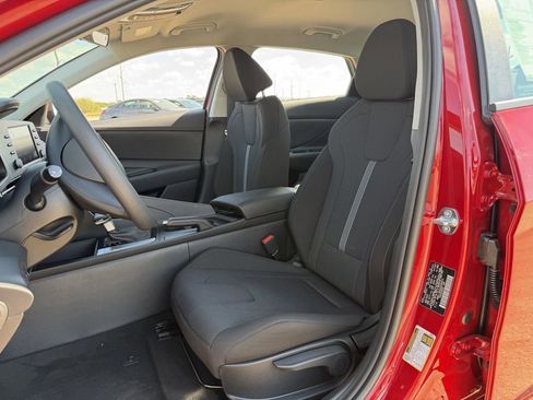 New 2025 Hyundai Elantra SE image 21