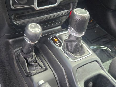 Used 2022 Jeep Wrangler Sport AWD/4WD image 22