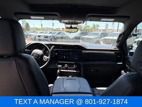 Used 2024 GMC Sierra 3500 AT4 w/ AT4 Premium Plus Package AWD/4WD image 16