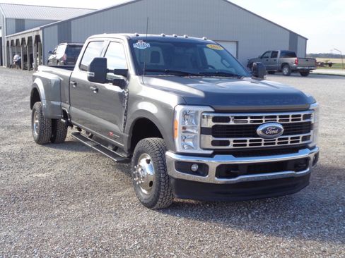 Used 2023 Ford F350 XLT image 2
