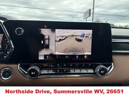 Used 2024 GMC Canyon AT4 w/ AT4 Premium Package image 30