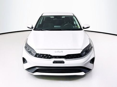 Used 2023 Kia Forte LXS w/ LXS Technology Package FWD image 2