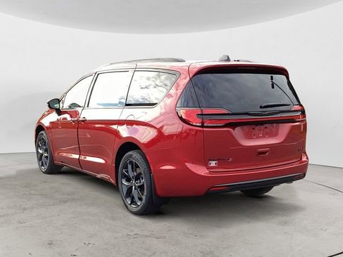 New 2026 Chrysler Pacifica Select image 3
