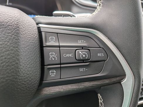 Used 2024 Jeep Grand Cherokee Limited w/ Black Appearance Package AWD/4WD image 14