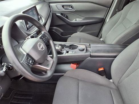 Used 2025 Nissan Rogue S image 16