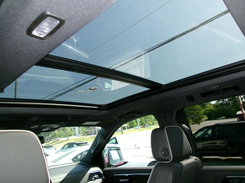 New 2026 Chevrolet Tahoe Premier w/ Sun And Tow Package AWD/4WD image 16