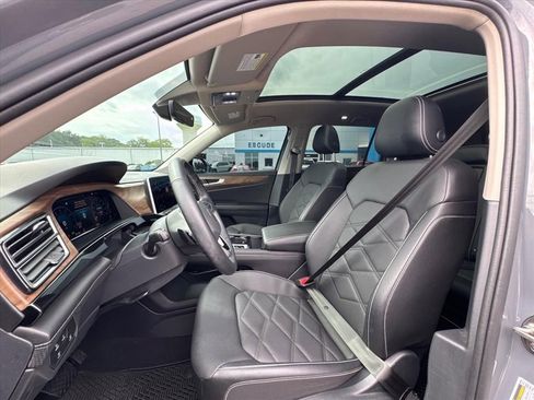 Used 2025 Volkswagen Atlas SE FWD image 18