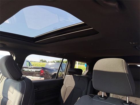 New 2025 Jeep Grand Cherokee L Laredo w/ Luxury Tech Group I image 9