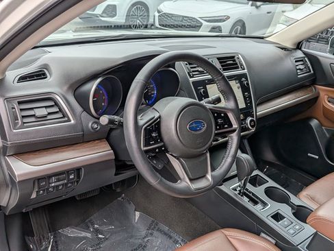 Used 2018 Subaru Outback 2.5i Touring AWD/4WD image 10