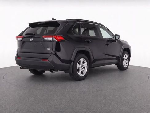 Used 2021 Toyota RAV4 XLE w/ Convenience Package FWD image 6