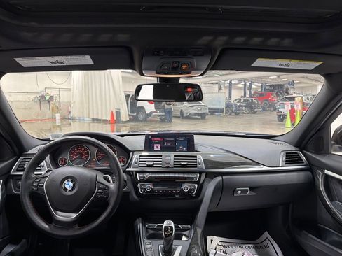 Used 2018 BMW 330i xDrive Sedan w/ Convenience Package image 10