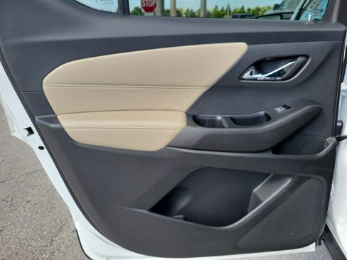 Used 2023 Chevrolet Traverse LS image 23