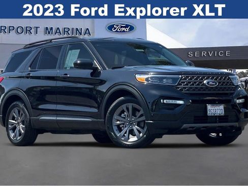 Used 2023 Ford Explorer XLT w/ Equipment Group 202A RWD image 2