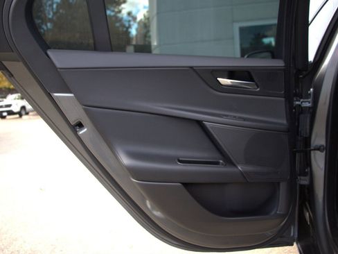 Used 2018 Jaguar XE Premium image 13