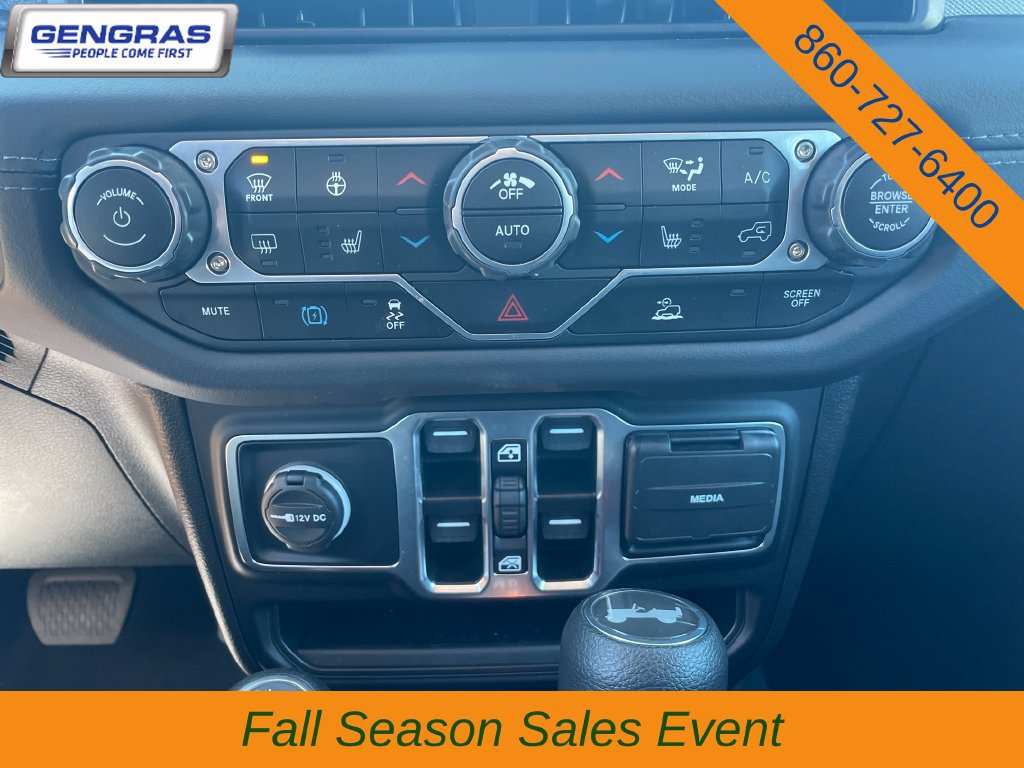 Used 2025 Jeep Wrangler Unlimited Sahara AWD/4WD image 46