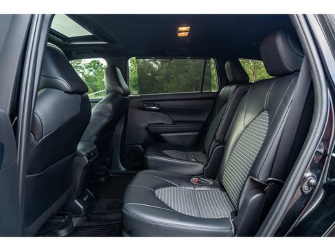 Used 2022 Toyota Highlander XSE AWD/4WD image 14