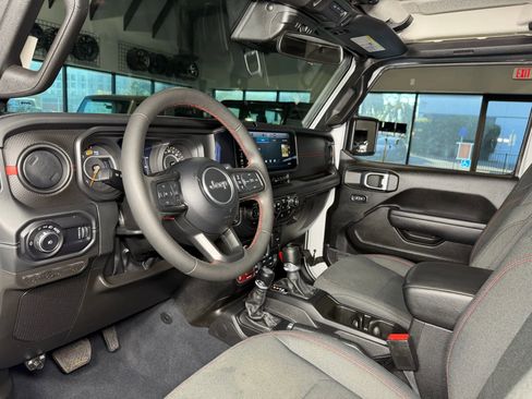 Used 2024 Jeep Wrangler Unlimited Rubicon w/ Convenience Group image 15