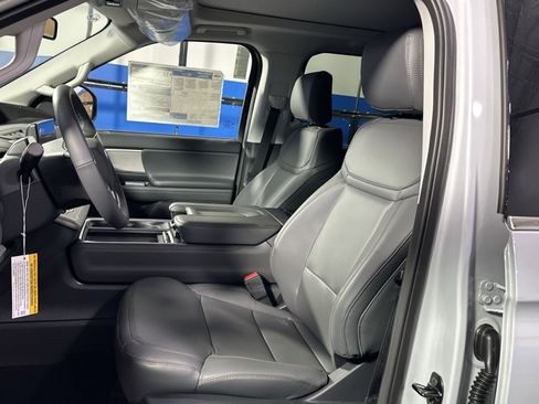 New 2025 Ford Expedition Active image 13