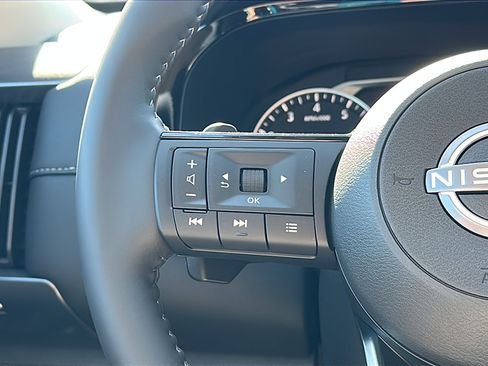 New 2025 Nissan Pathfinder SL image 19