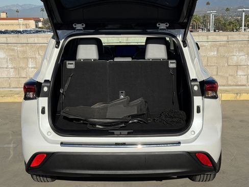 Used 2023 Toyota Highlander XLE image 13