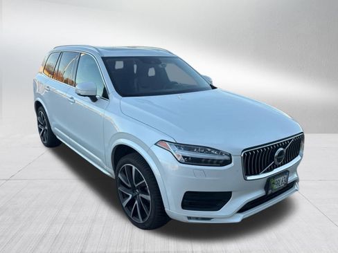 Used 2022 Volvo XC90 T6 Momentum w/ Advanced Package image 3