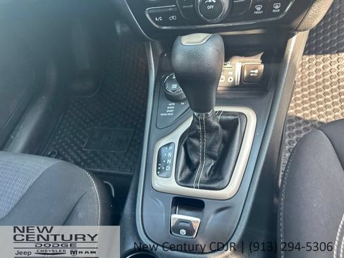 Used 2015 Jeep Cherokee Latitude w/ Cold Weather Group AWD/4WD image 14