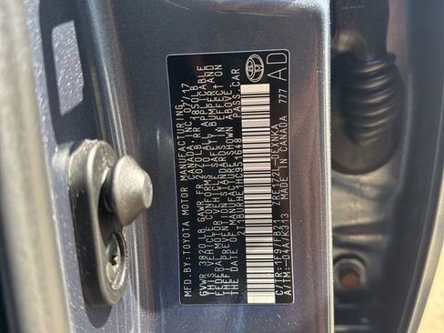 Used 2017 Toyota Corolla LE w/ Carpet Mat Package (TMS) FWD image 17