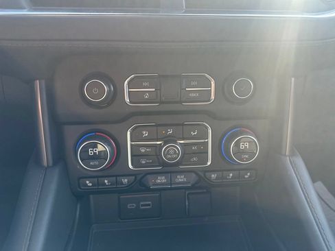 Certified 2024 Chevrolet Suburban High Country AWD/4WD image 24