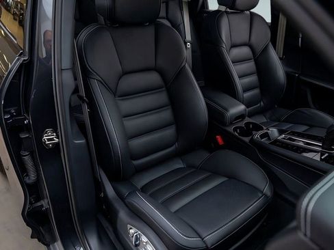 Used 2025 Porsche Macan GTS image 34