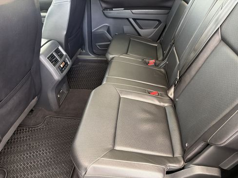Used 2018 Volkswagen Atlas SEL FWD image 28
