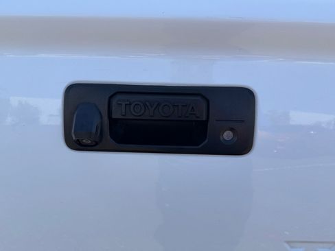 Used 2015 Toyota Tundra SR5 w/ SR5 Upgrade Package AWD/4WD image 29