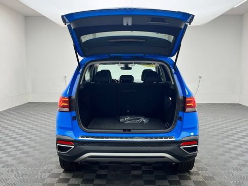 Used 2024 Volkswagen Taos SE w/ Panoramic Sunroof Package AWD/4WD image 11