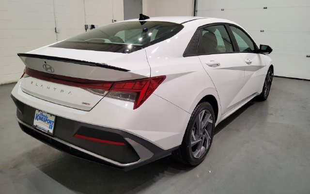Used 2025 Hyundai Elantra SEL FWD image 10