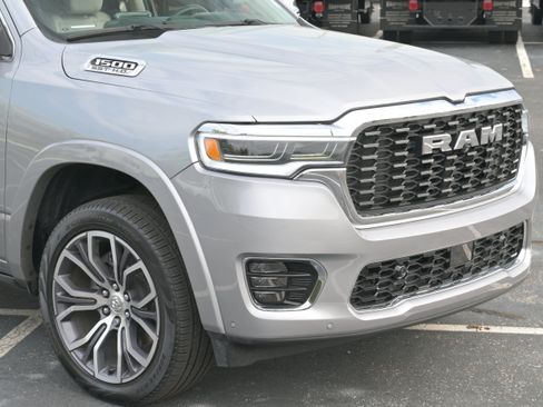 Used 2025 RAM 1500 Tungsten AWD/4WD image 30