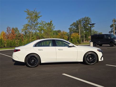 New 2026 Mercedes-Benz E 350 4MATIC Sedan image 2