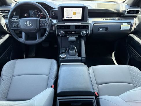 Used 2025 Toyota Tacoma SR5 AWD/4WD image 15