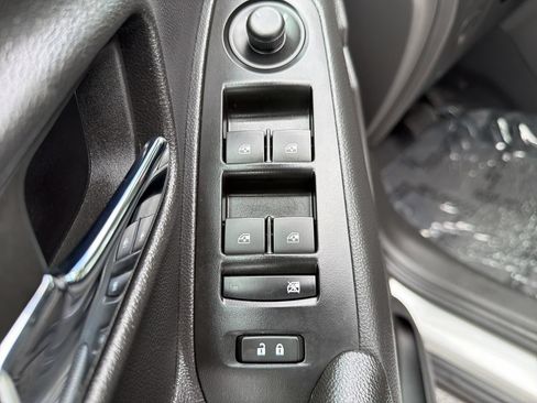 Used 2022 Chevrolet Trax LT w/ LT Convenience Package FWD image 17